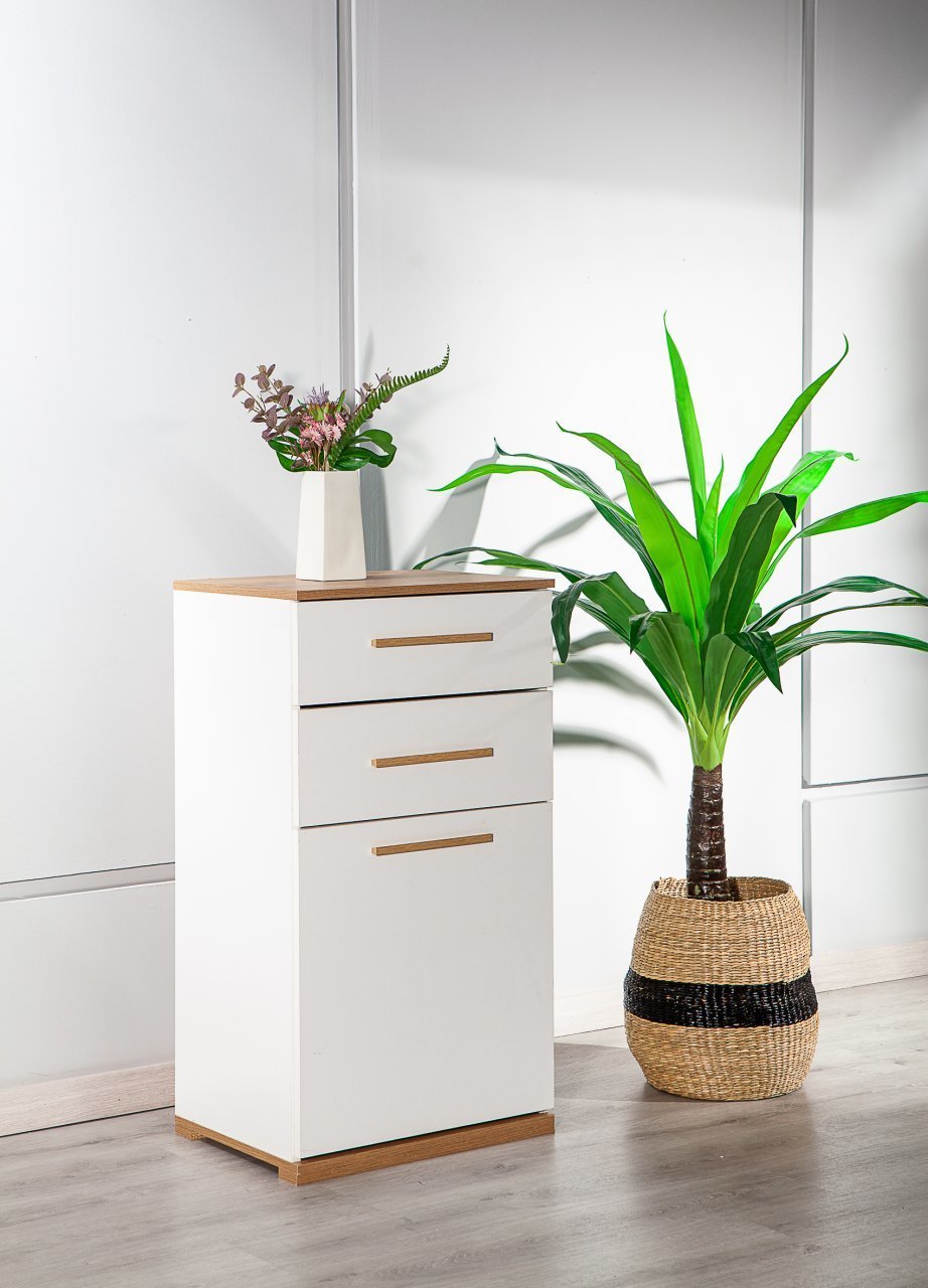 Eva Dresser With Mirror