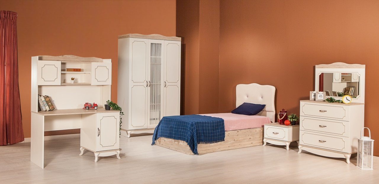 Mira Young room