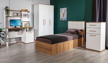 Eva Young room Gardrobe
